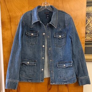 GAP Women's Denim Jacket in Medium Blue Wash